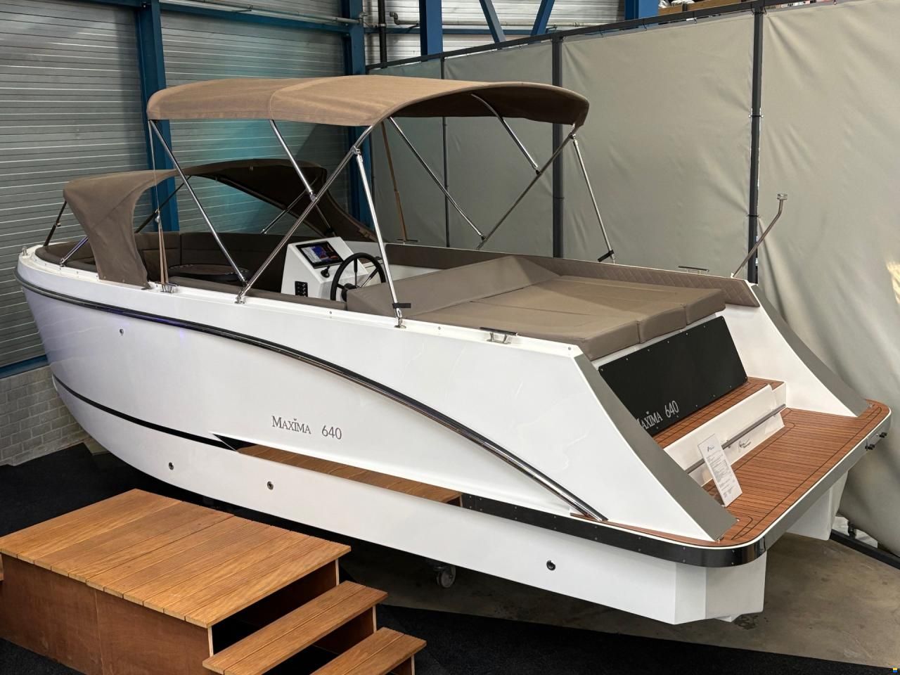 Maxima 640 Tender