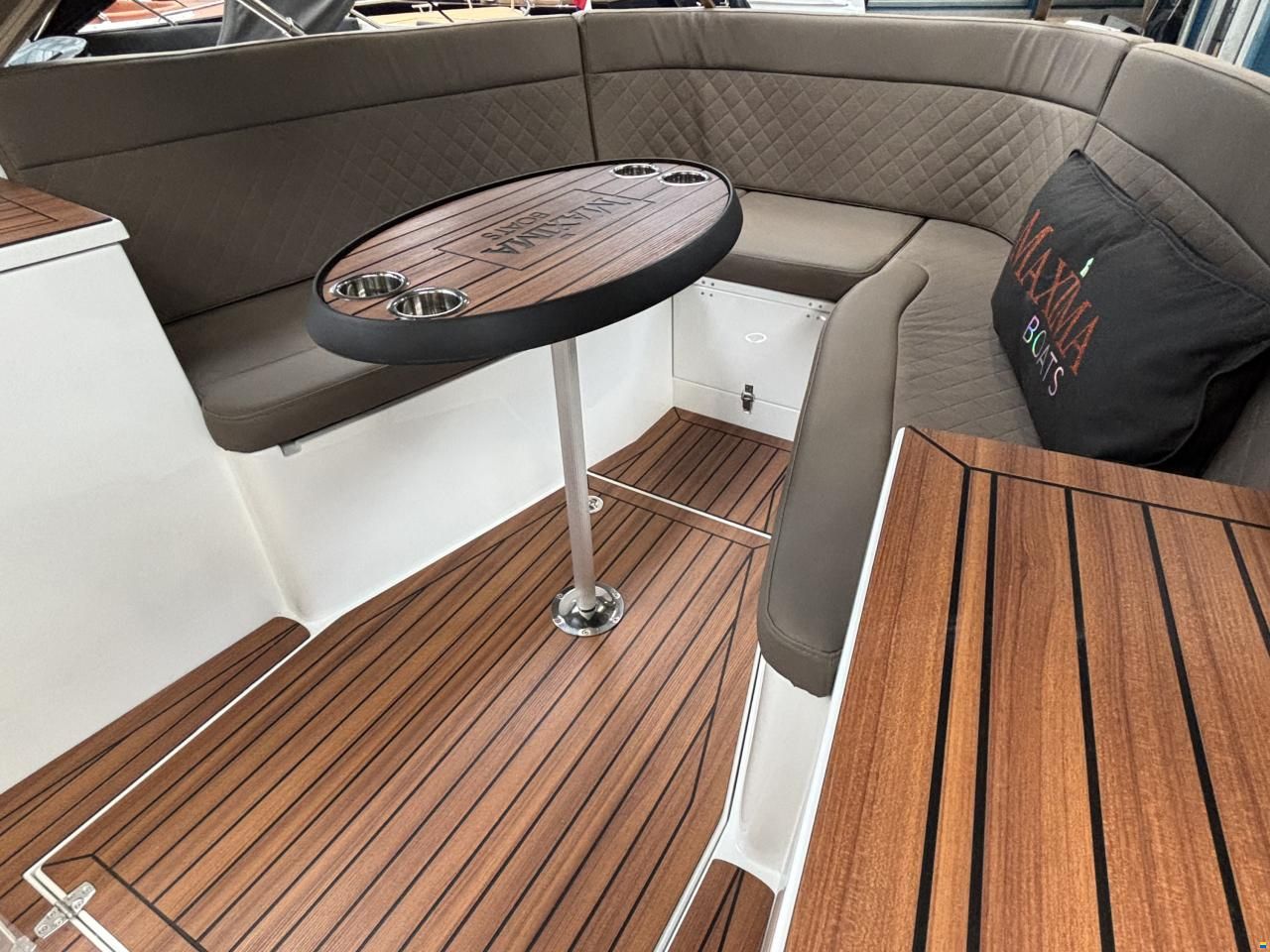 Maxima 640 Tender