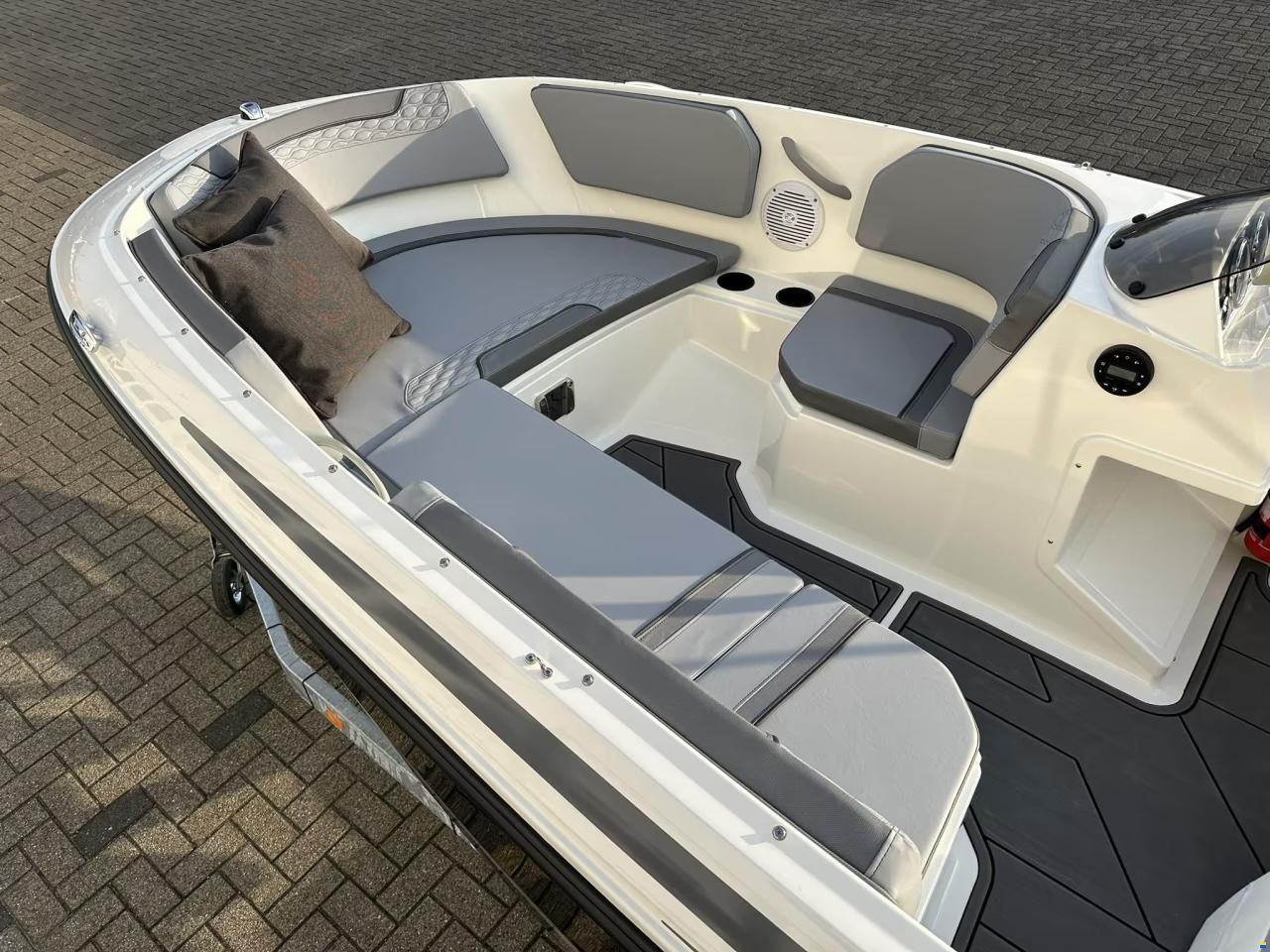 Bayliner Element M15