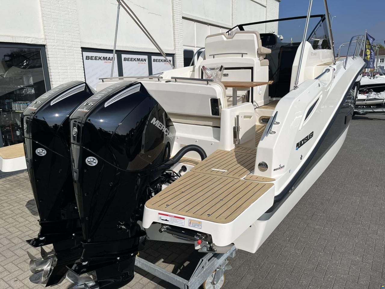 Quicksilver 875 Sundeck