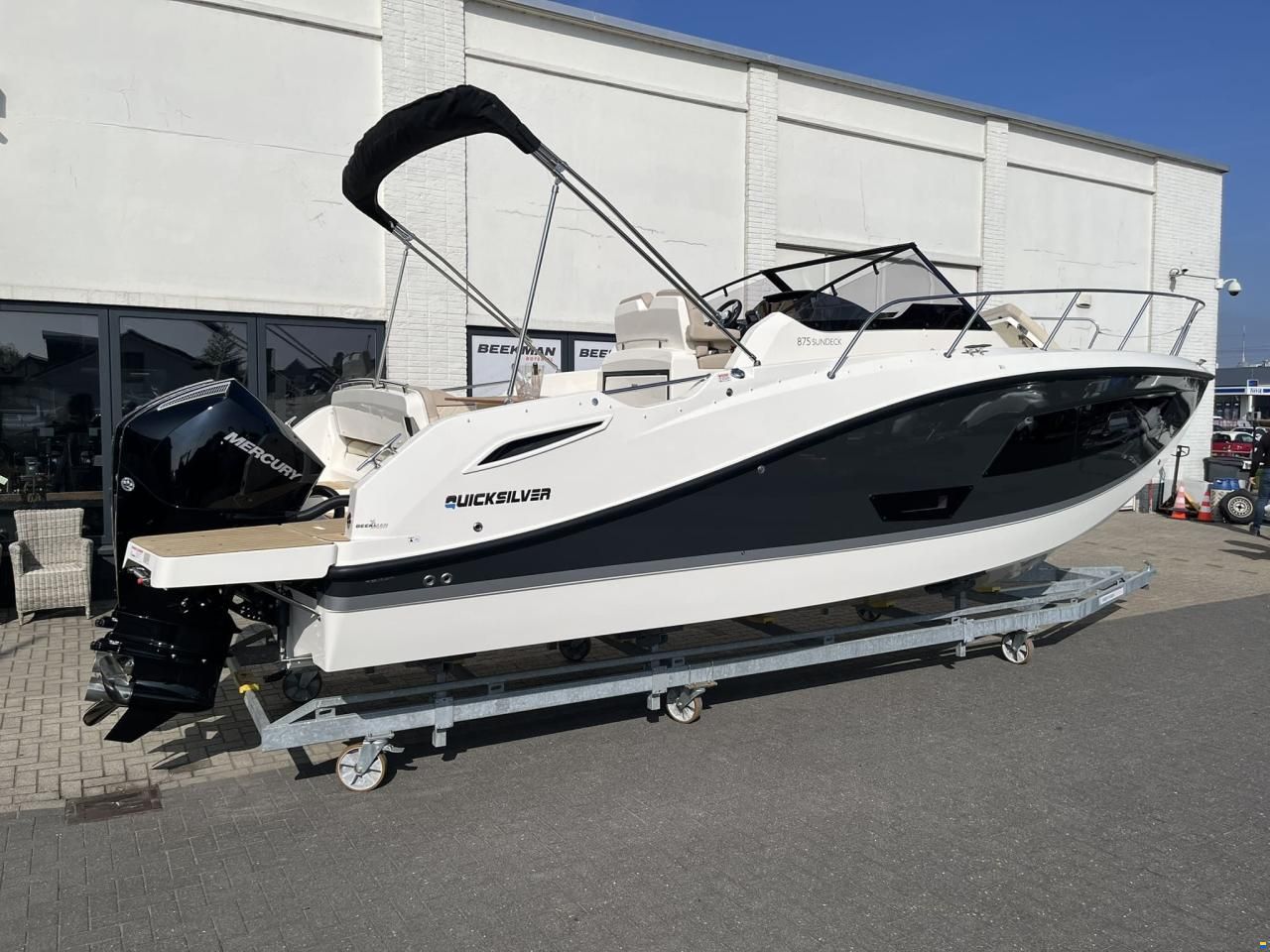 Quicksilver 875 Sundeck