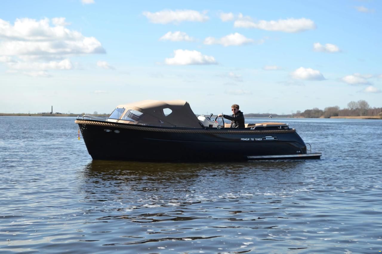 Primeur 715 Tender