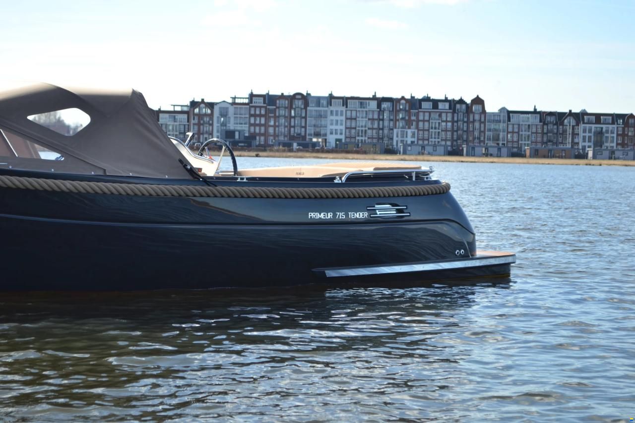 Primeur 715 Tender