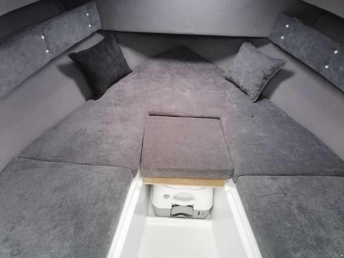 Lakeman Boats 540 Pilothouse