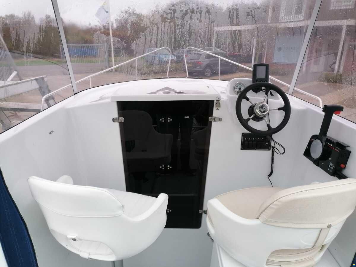 Lakeman Boats 540 Pilothouse