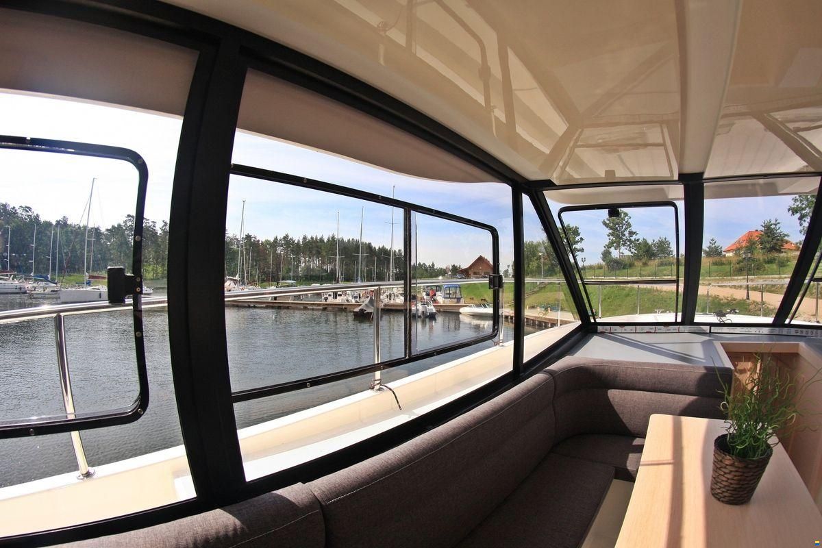 Cobra Futura 36
