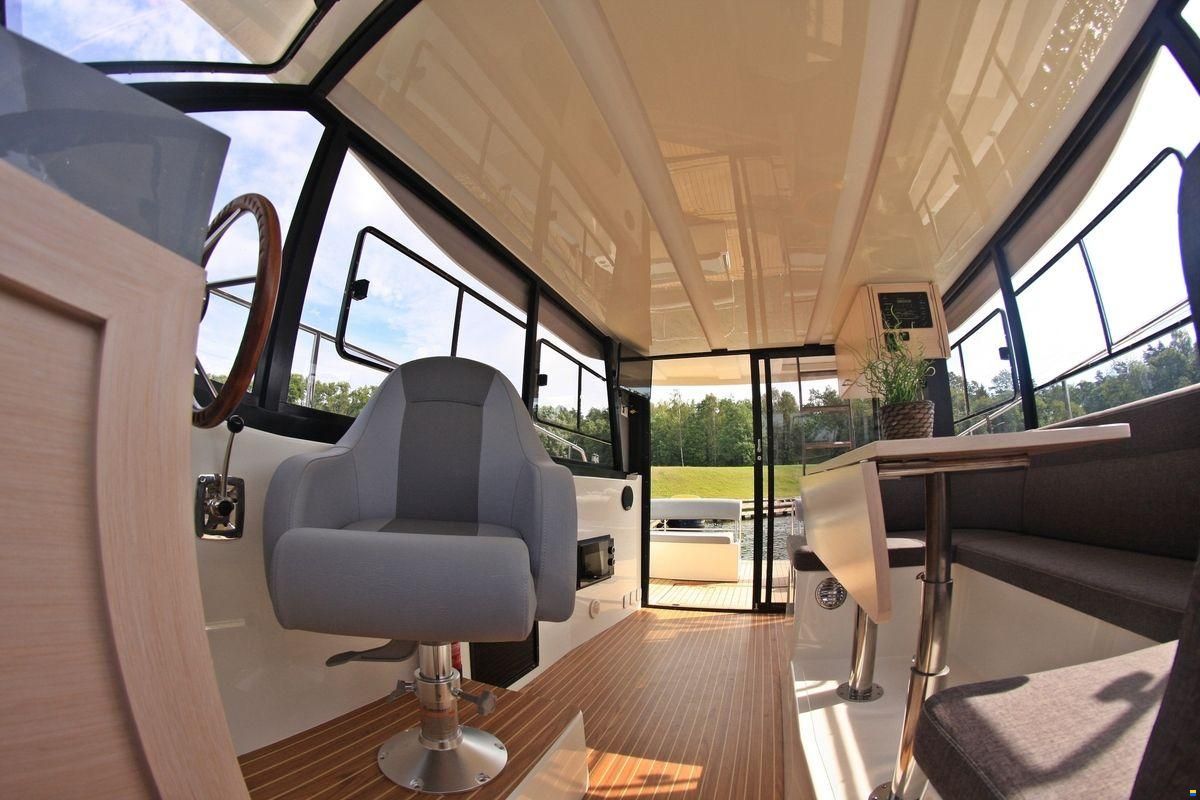 Cobra Futura 36