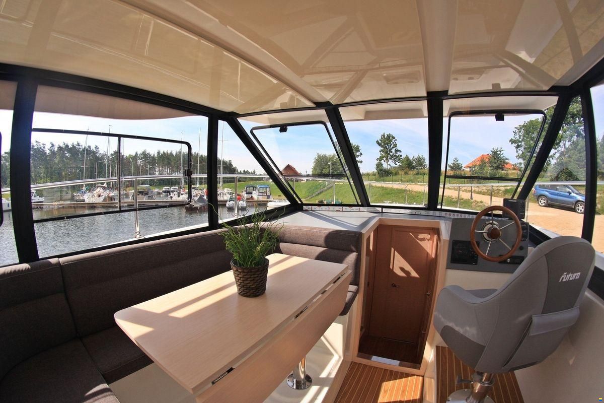 Cobra Futura 36