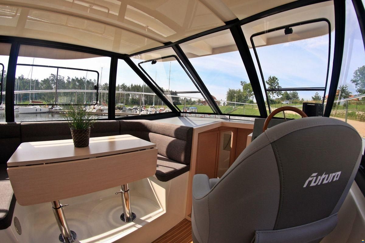 Cobra Futura 36