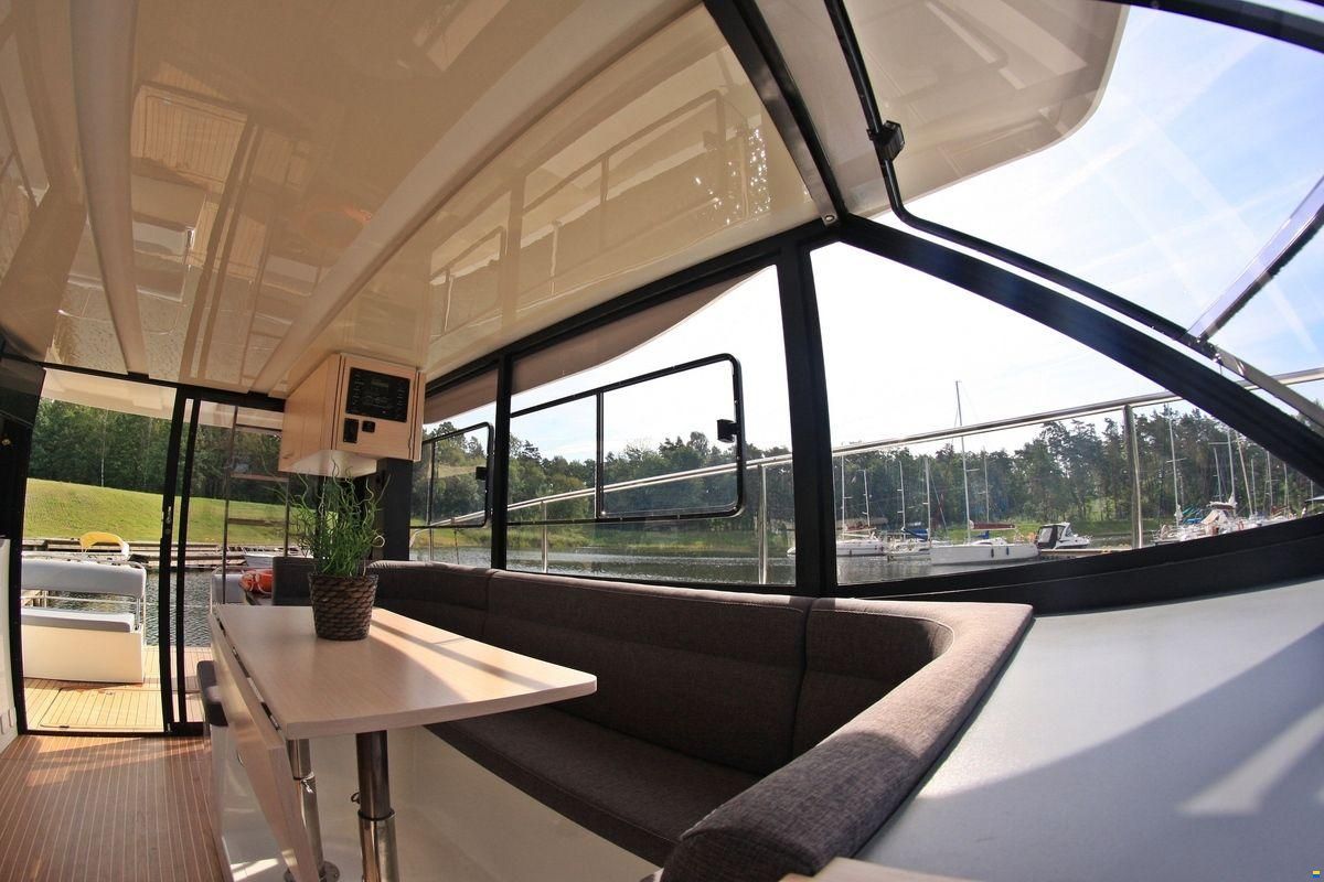 Cobra Futura 36