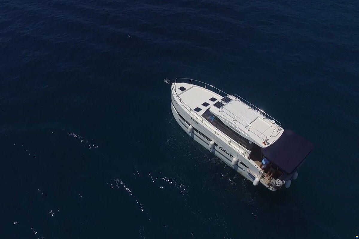 Cobra Futura 36