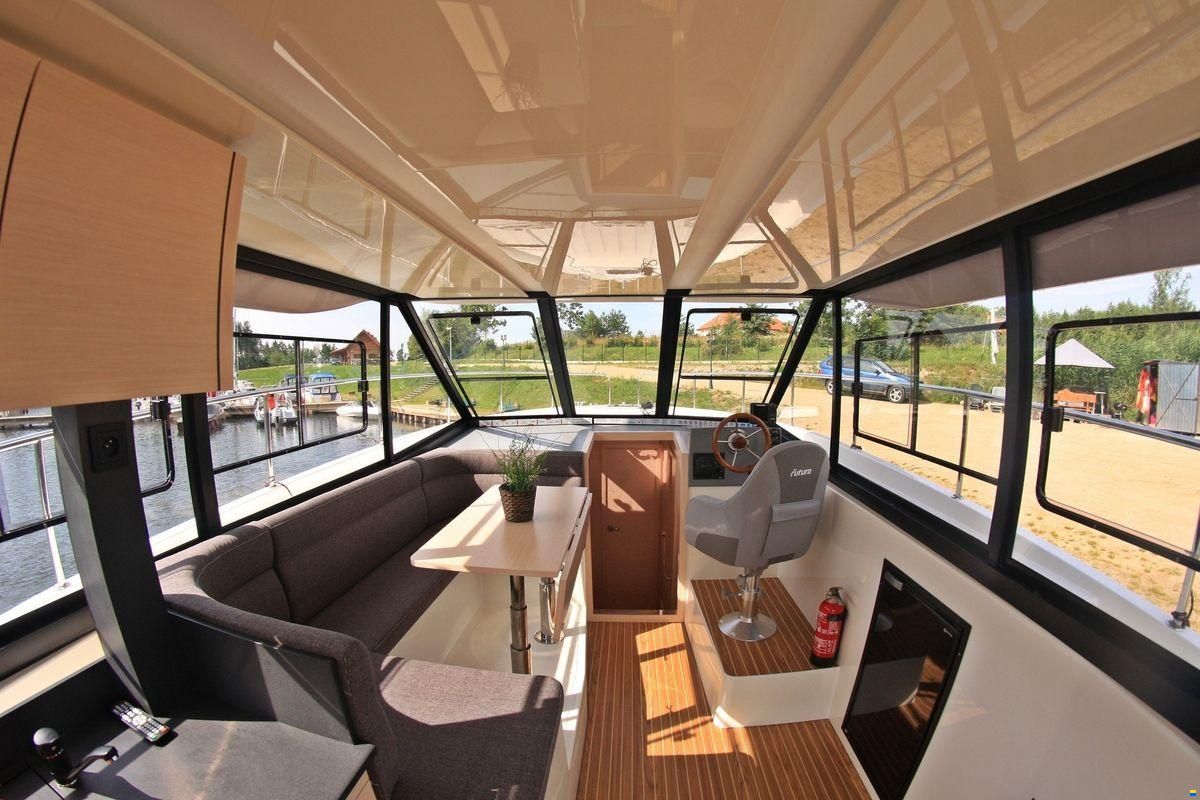 Cobra Futura 36