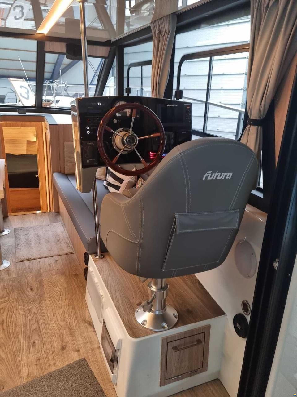 Cobra Futura 40