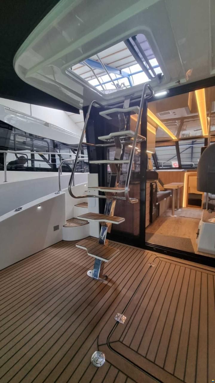 Cobra Futura 40