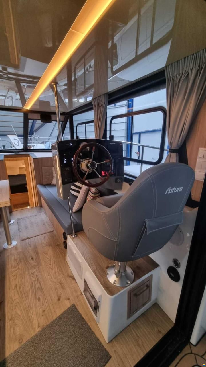 Cobra Futura 40