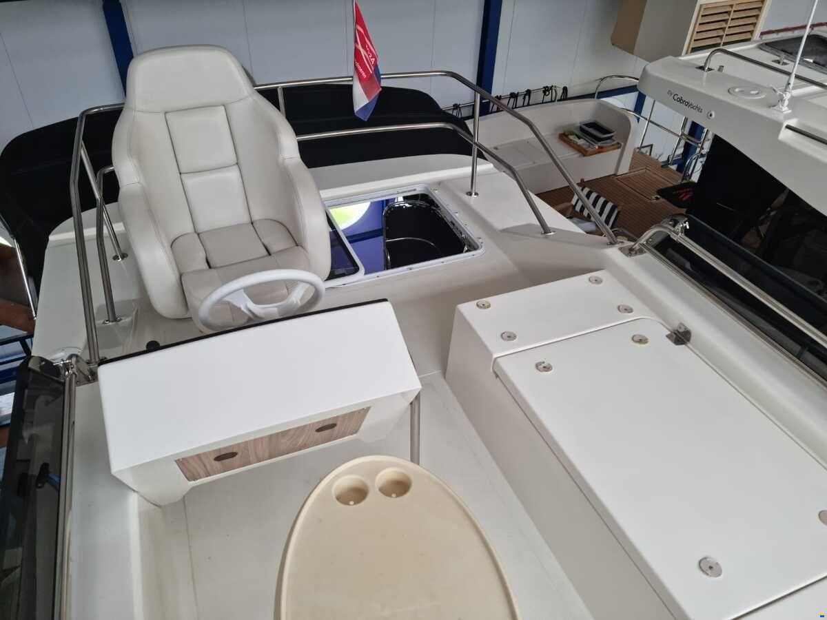 Cobra Futura 40