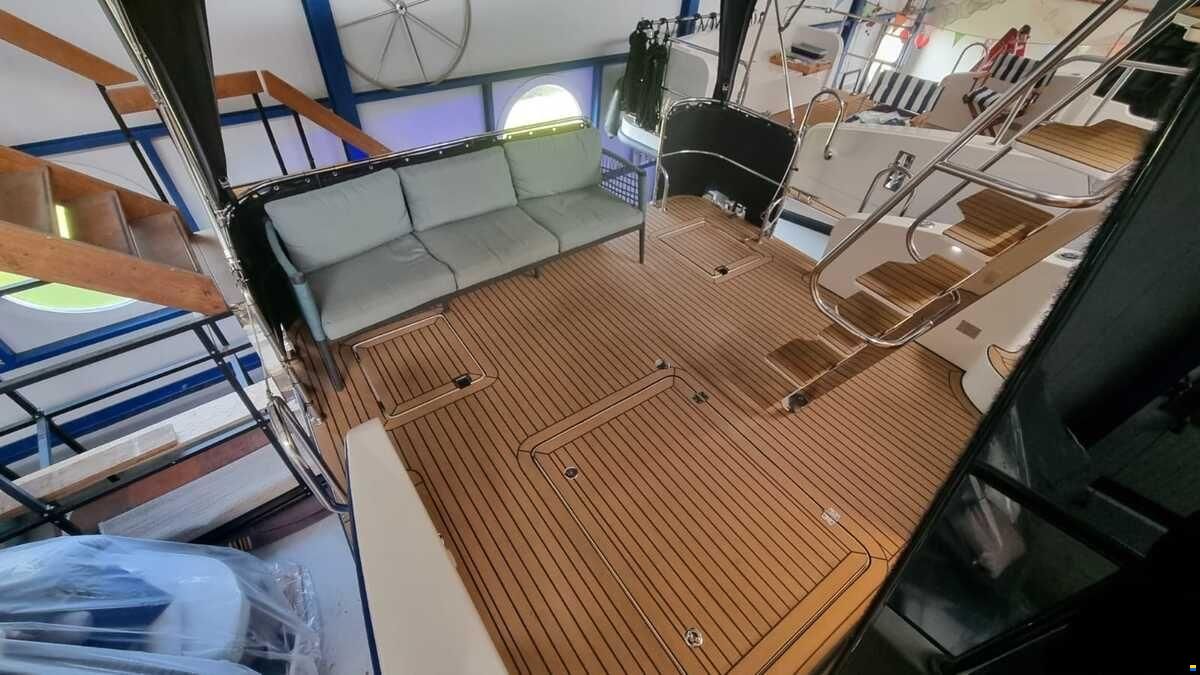Cobra Futura 40