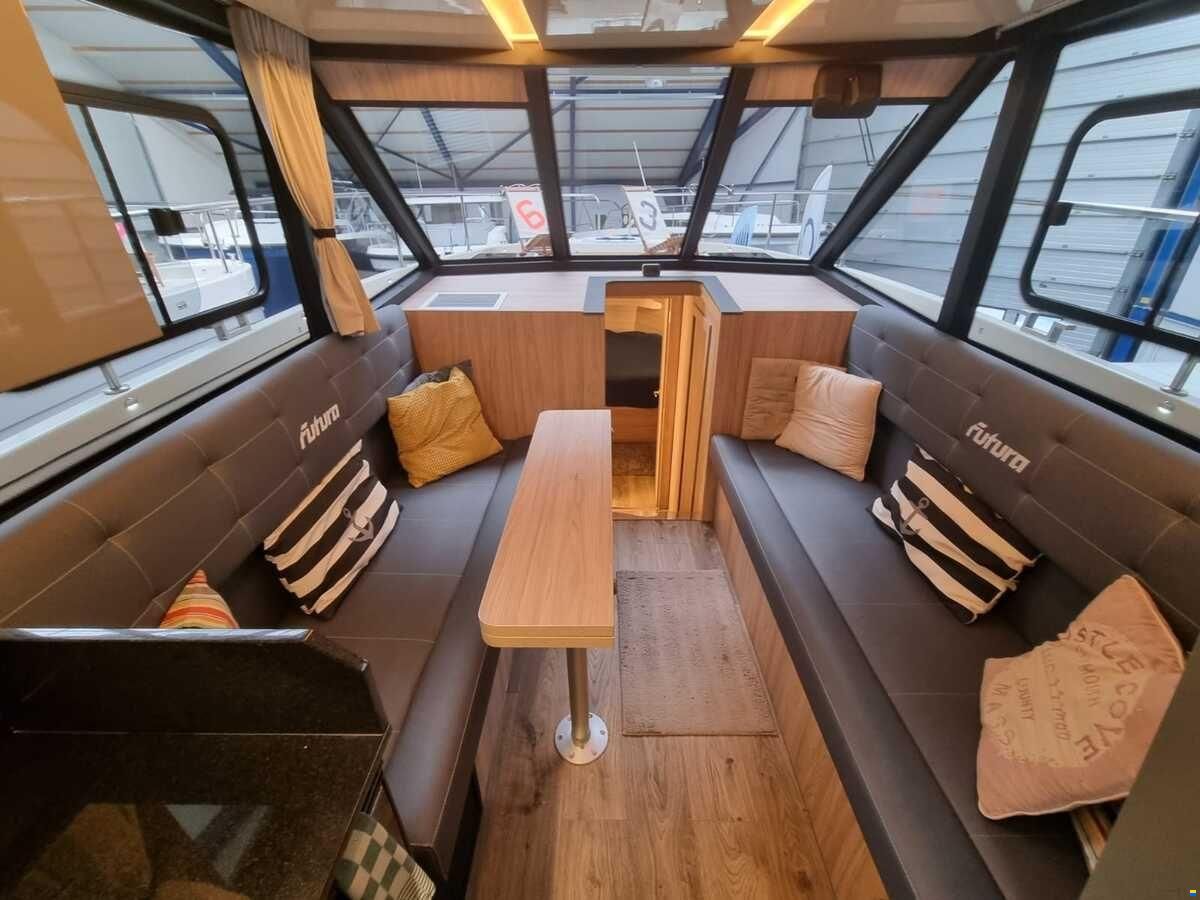 Cobra Futura 40