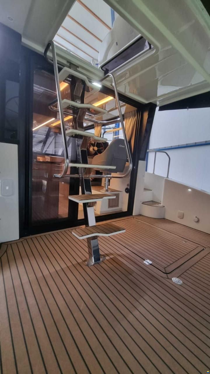 Cobra Futura 40