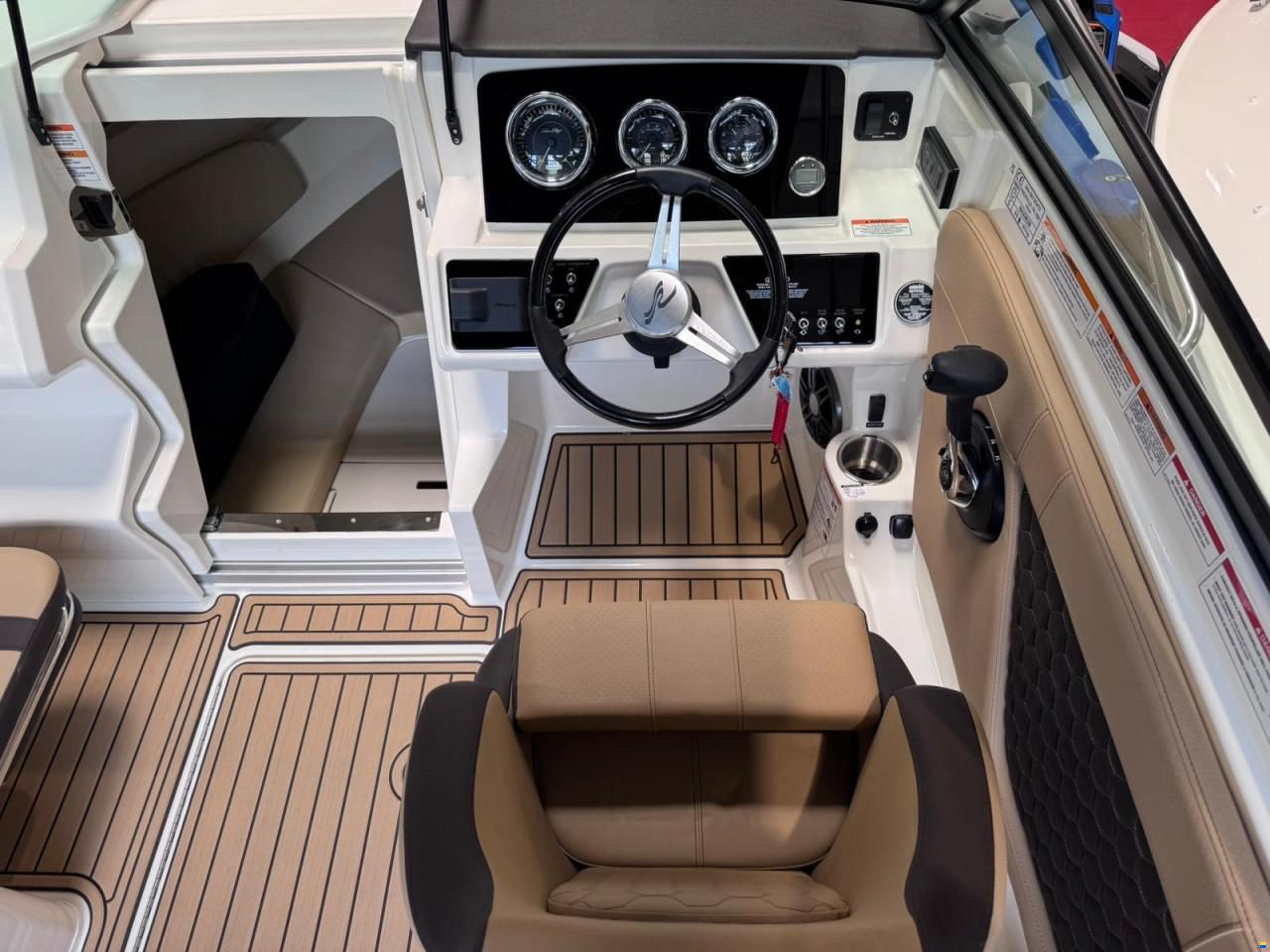 Sea Ray 230 SSE