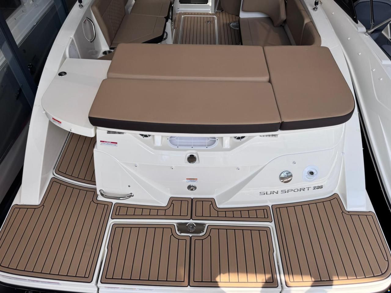 Sea Ray 230 SSE