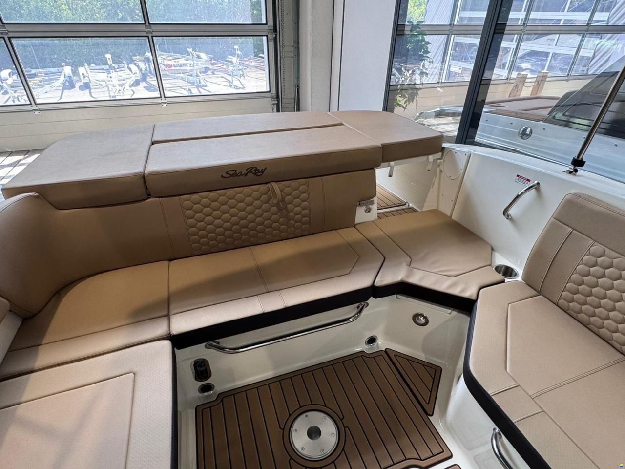 Sea Ray 230 SSE
