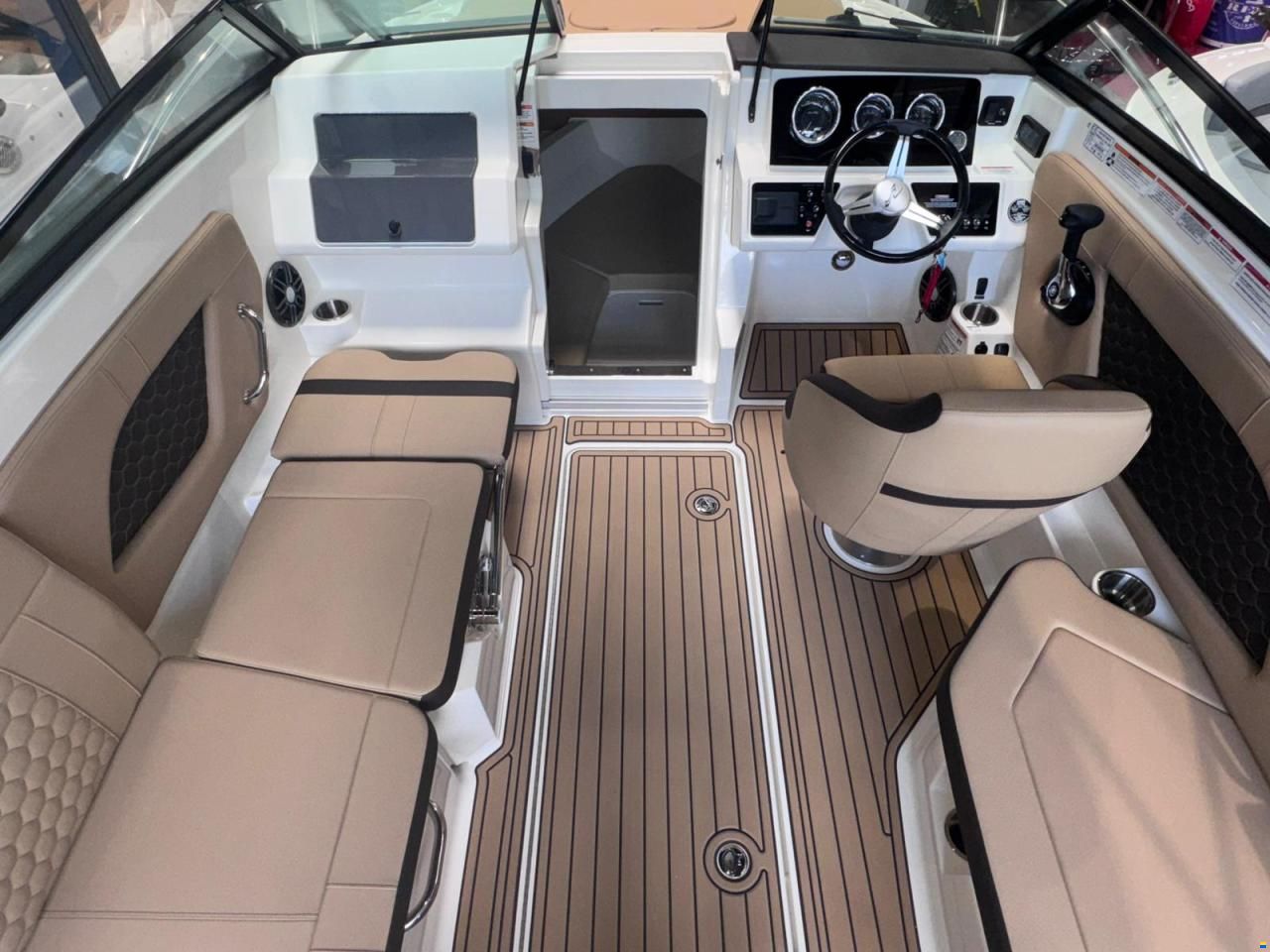 Sea Ray 230 SSE