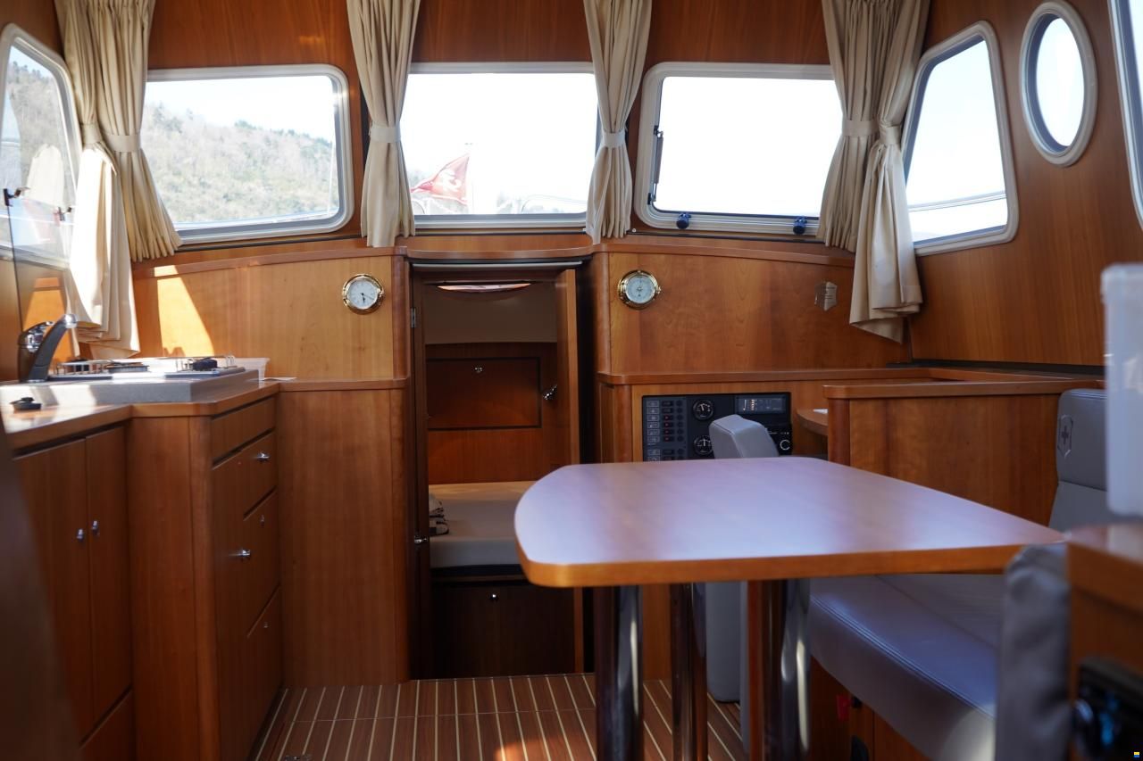 Linssen Grand Sturdy 34.9 AC "Victorinox"