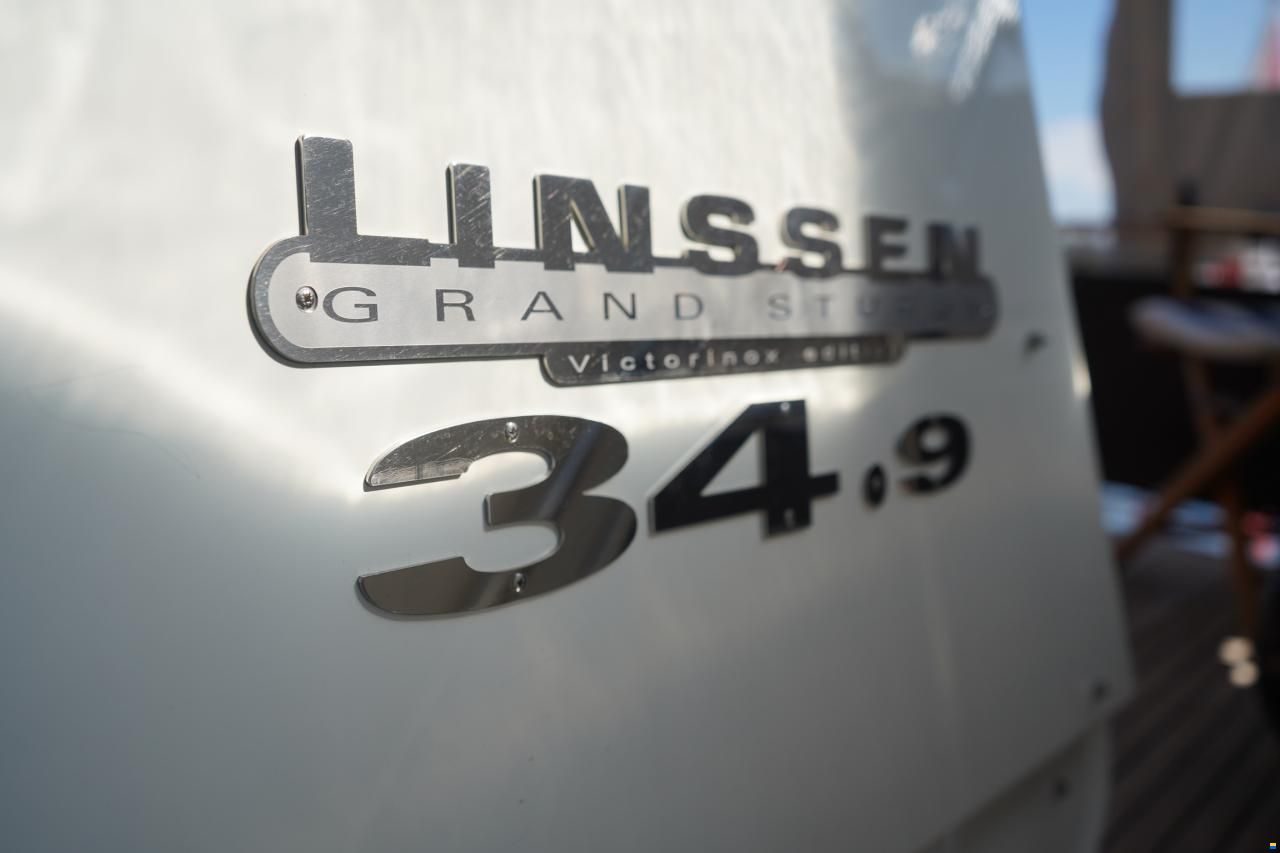 Linssen Grand Sturdy 34.9 AC "Victorinox"