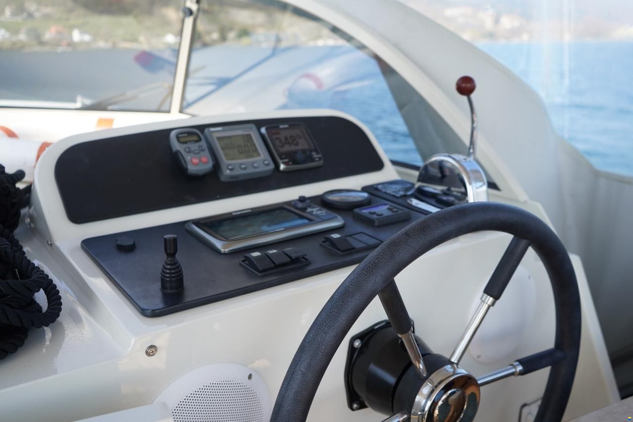 Linssen Grand Sturdy 34.9 AC "Victorinox"