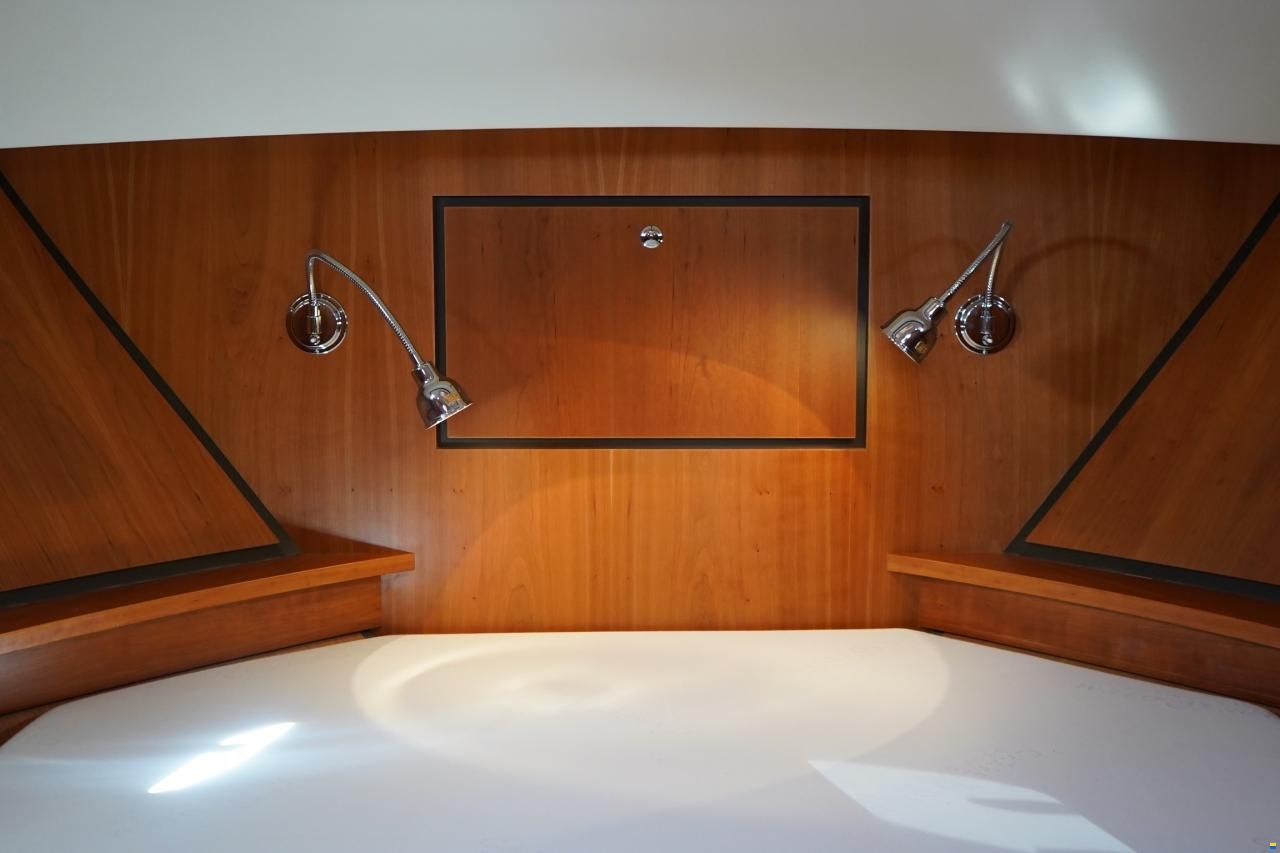 Linssen Grand Sturdy 34.9 AC "Victorinox"