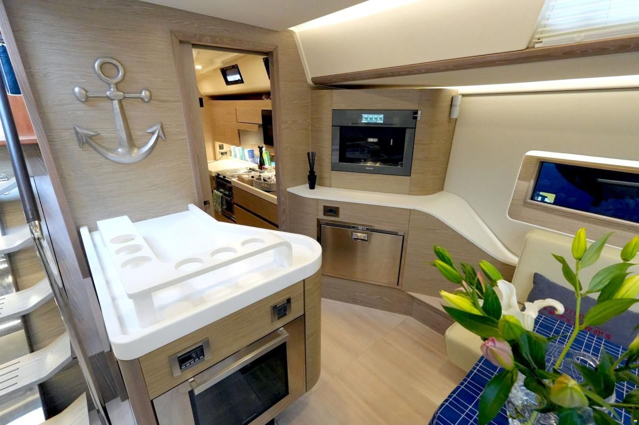 Hanse 675