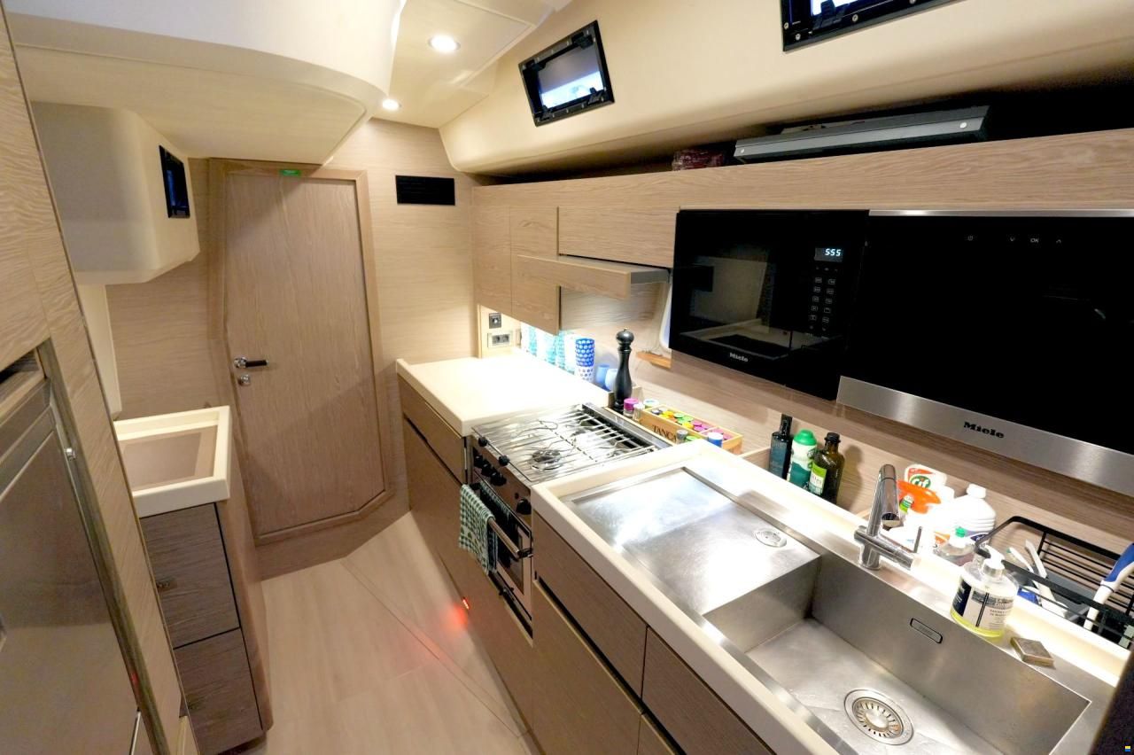Hanse 675