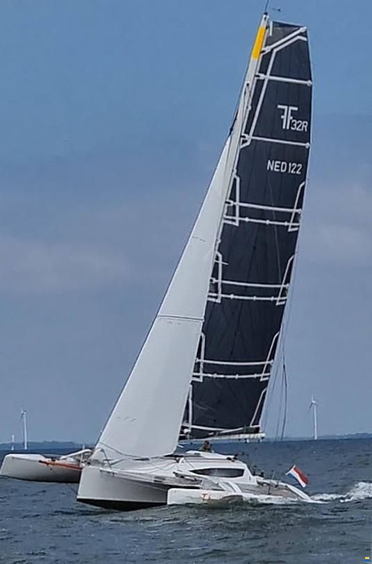 Farrier F32R-S folding trimaran