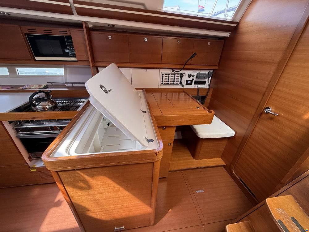 Dufour 450