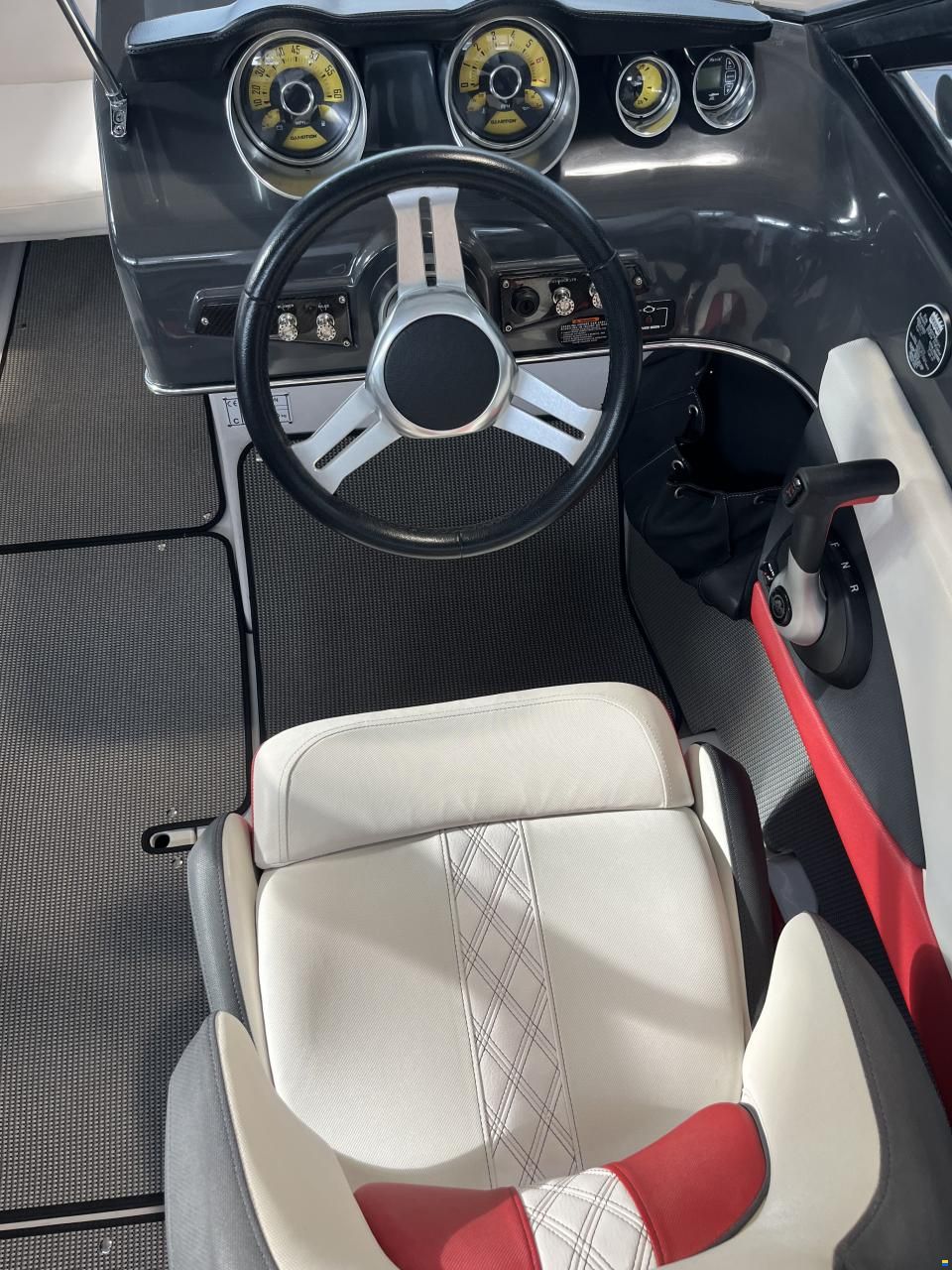 Glastron GTS 205