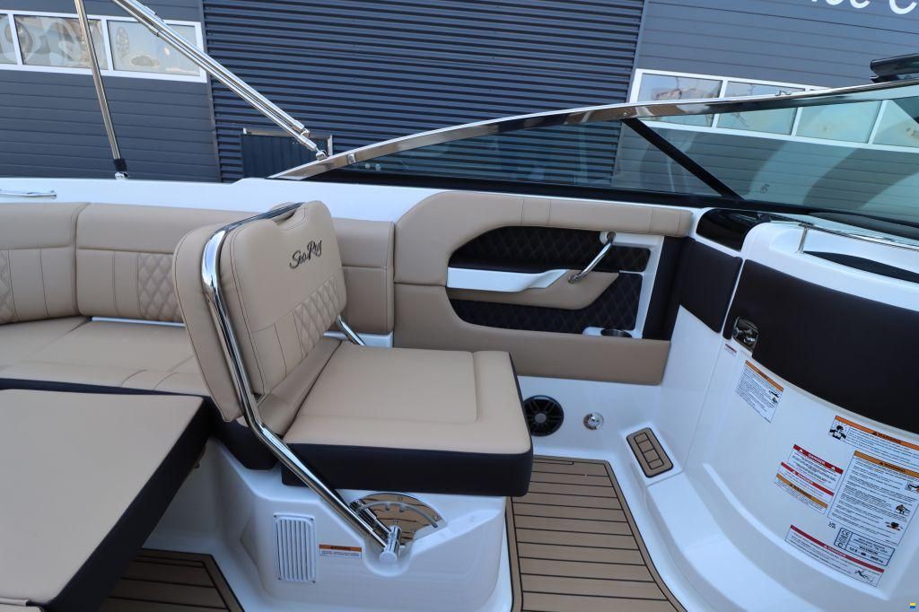 Sea Ray SLX 250