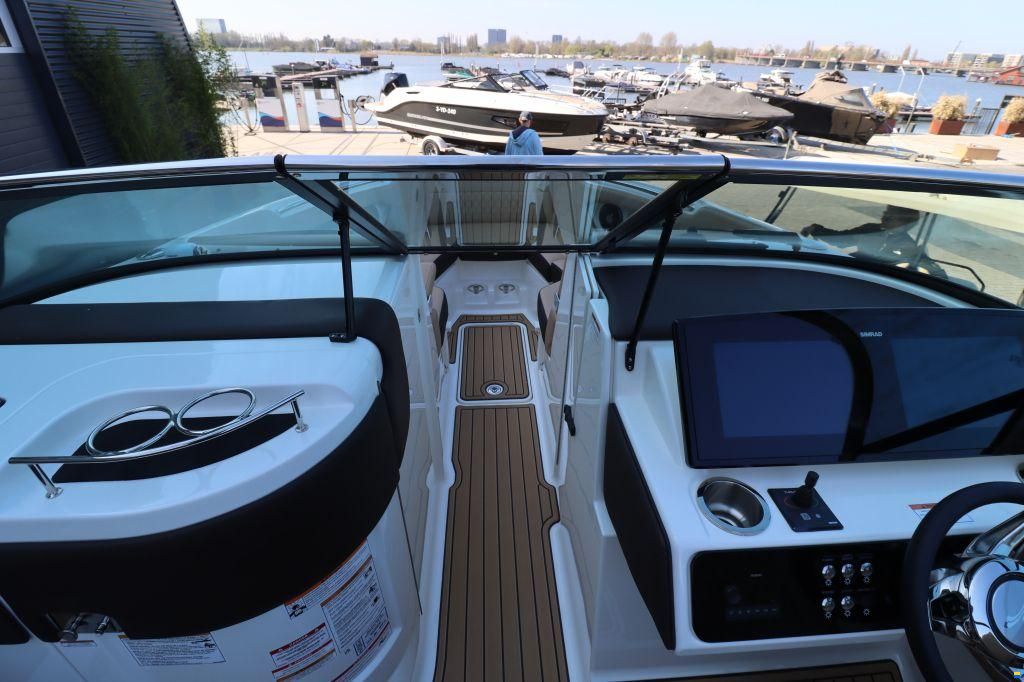 Sea Ray SLX 250