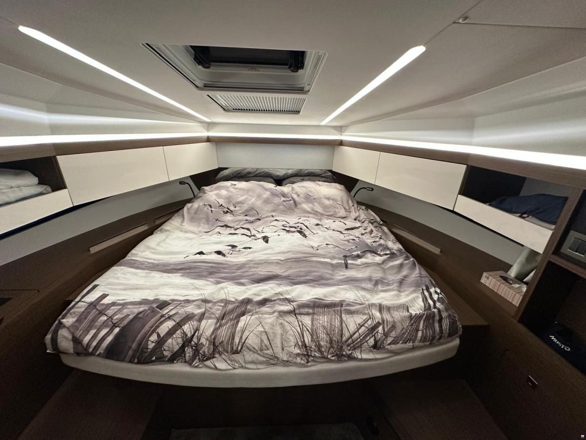 Jeanneau NC37 met slechts 87 uur!