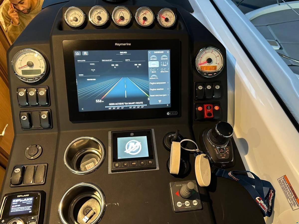 Jeanneau NC37 met slechts 87 uur!