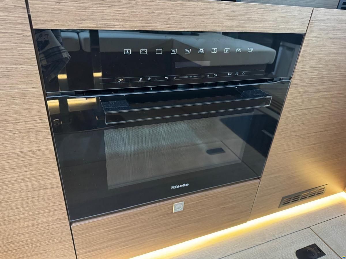 Jeanneau NC37 met slechts 87 uur!