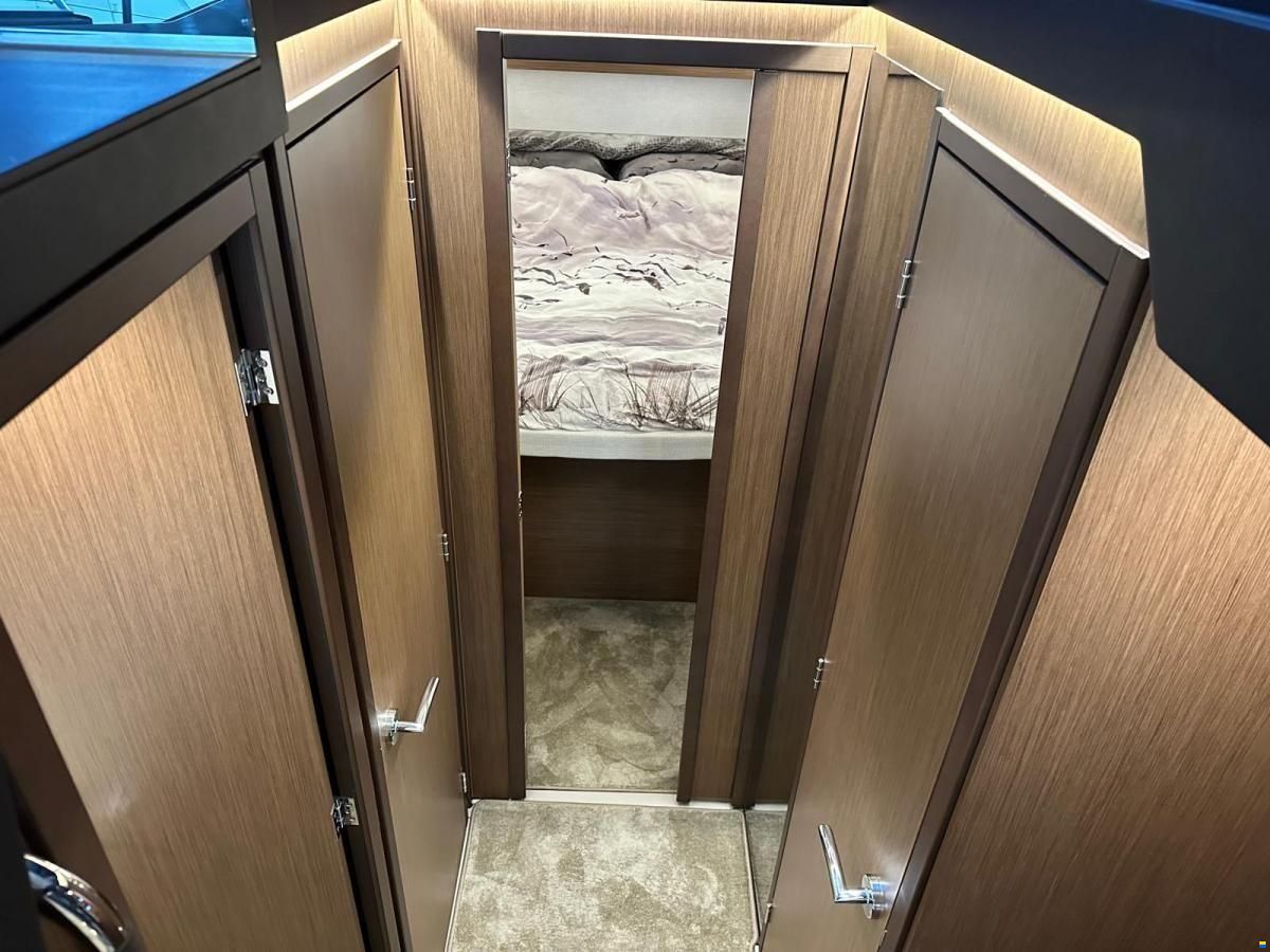 Jeanneau NC37 met slechts 87 uur!