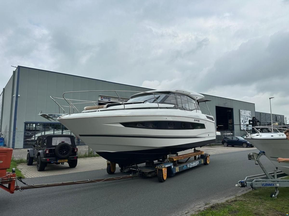 Jeanneau NC37 met slechts 87 uur!