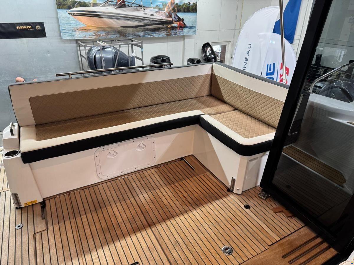 Jeanneau NC37 met slechts 87 uur!