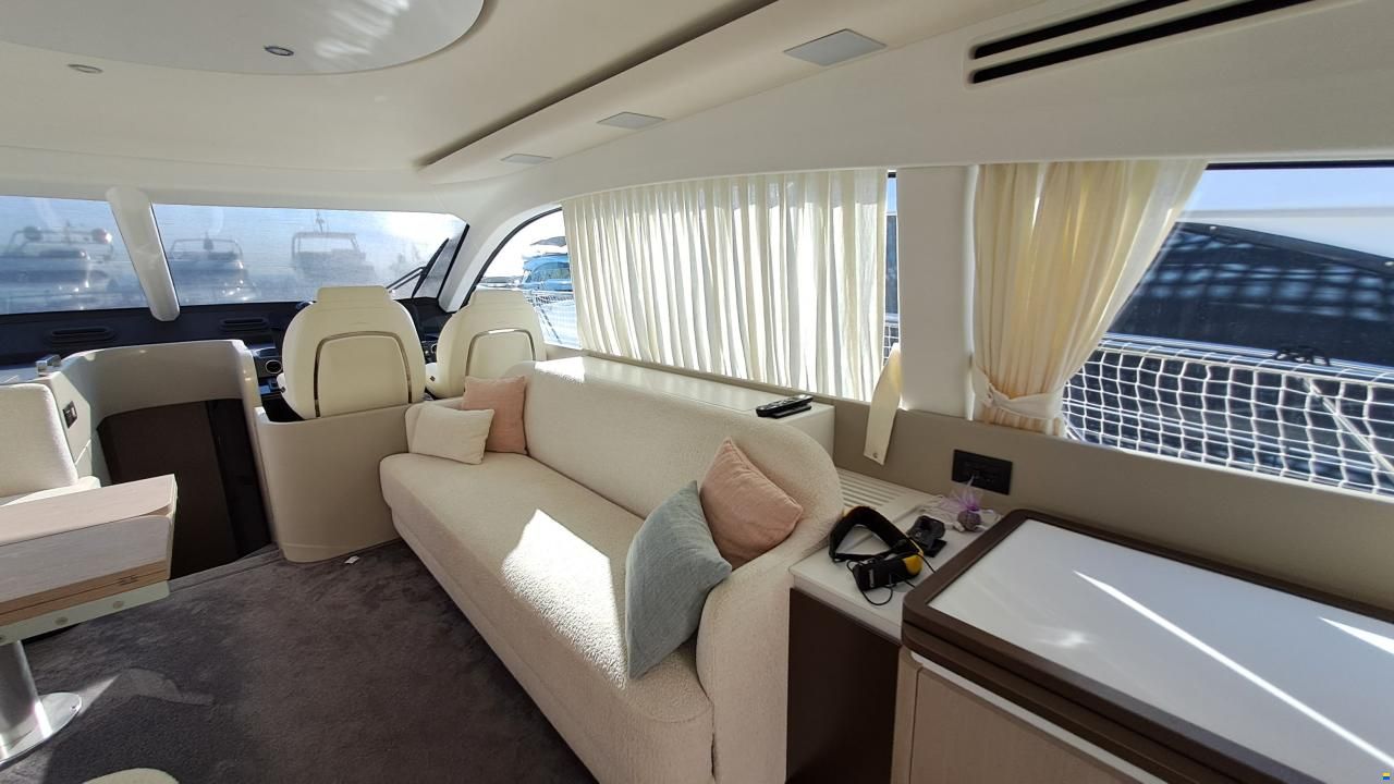 Azimut 53