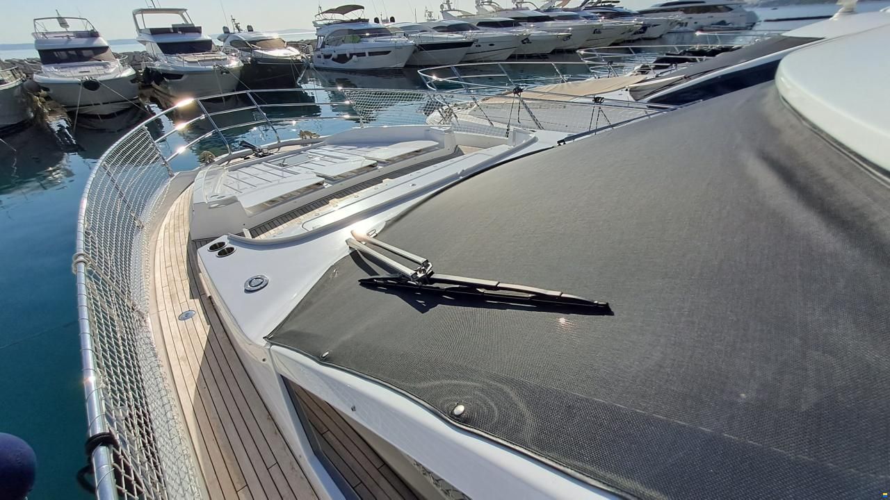 Azimut 53