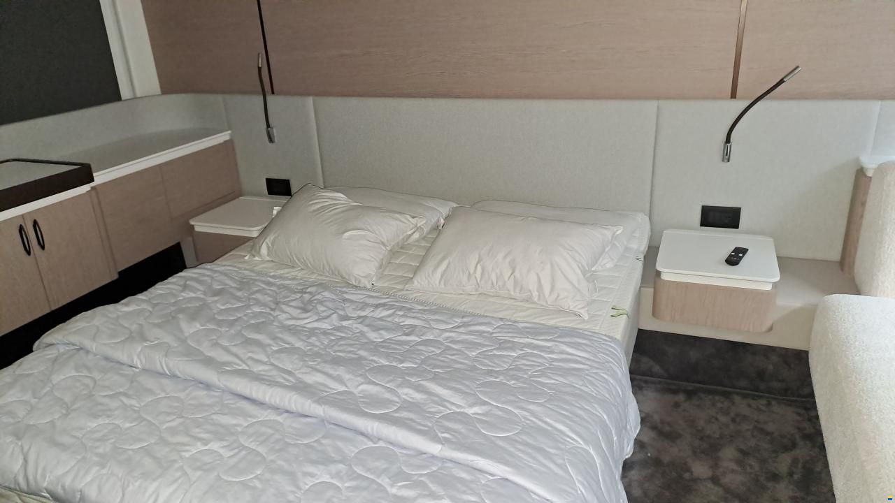 Azimut 53