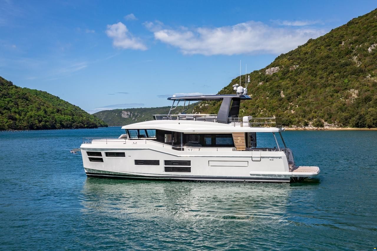 Beneteau GRAND TRAWLER 62