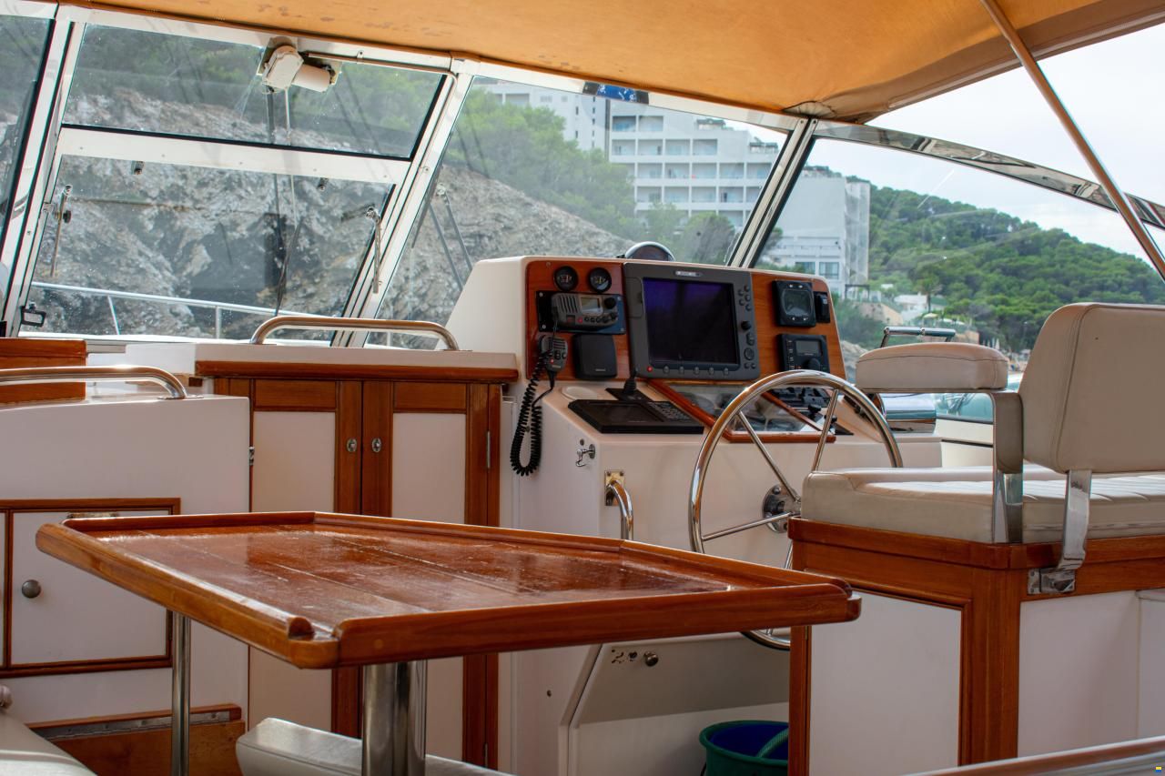 Grand Banks 38 eastbay express 38