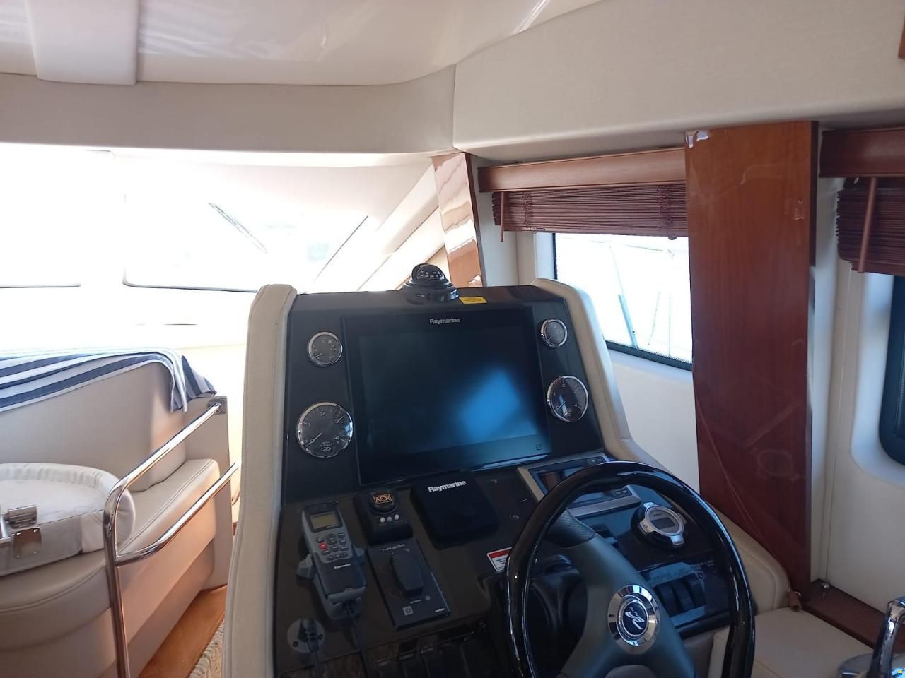 Sea Ray 505 Sedan Bridge